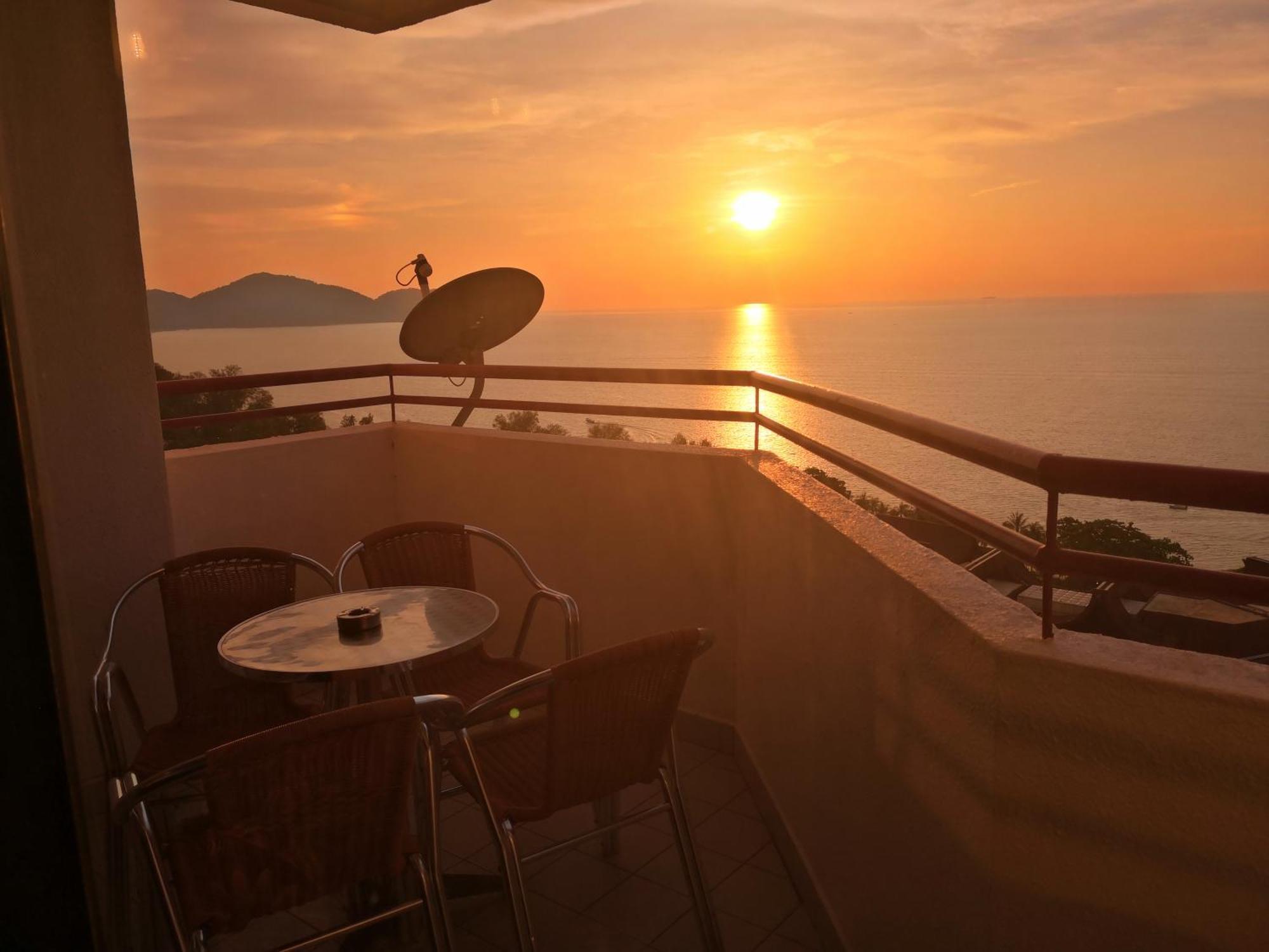 Aloka Seaview Apartment Batu Ferringhi Exterior photo