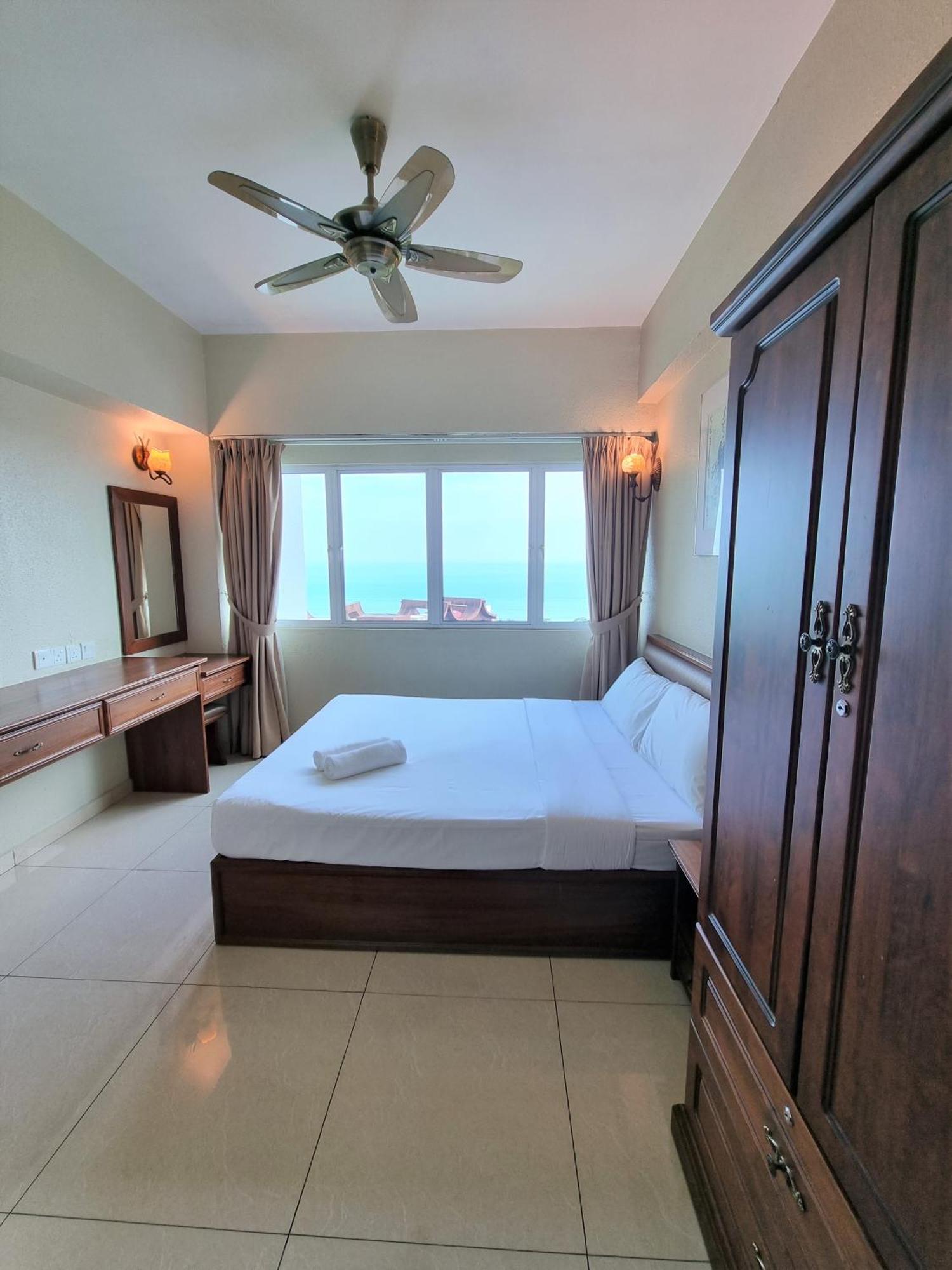 Aloka Seaview Apartment Batu Ferringhi Exterior photo