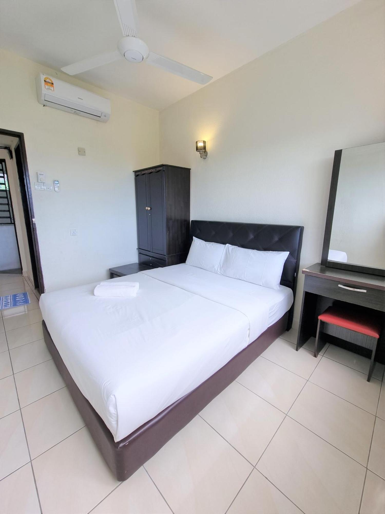 Aloka Seaview Apartment Batu Ferringhi Exterior photo