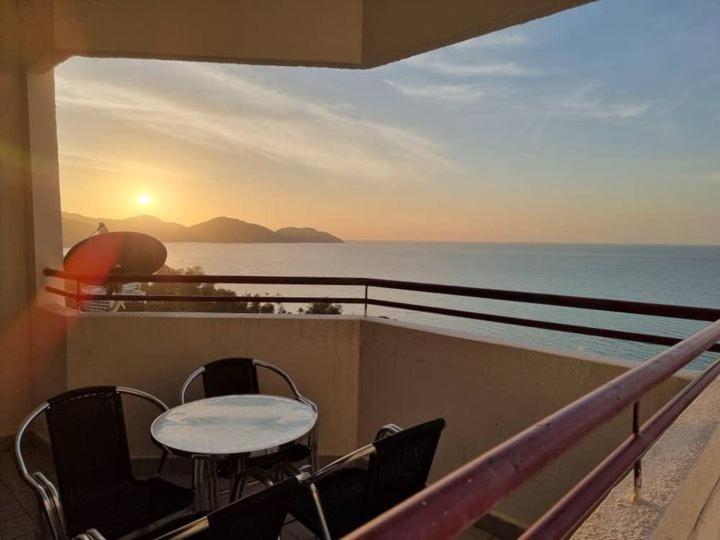 Aloka Seaview Apartment Batu Ferringhi Exterior photo